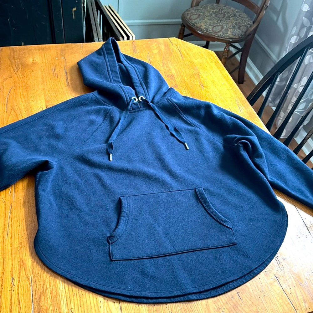 Victoria Sport Sweatshirt.
